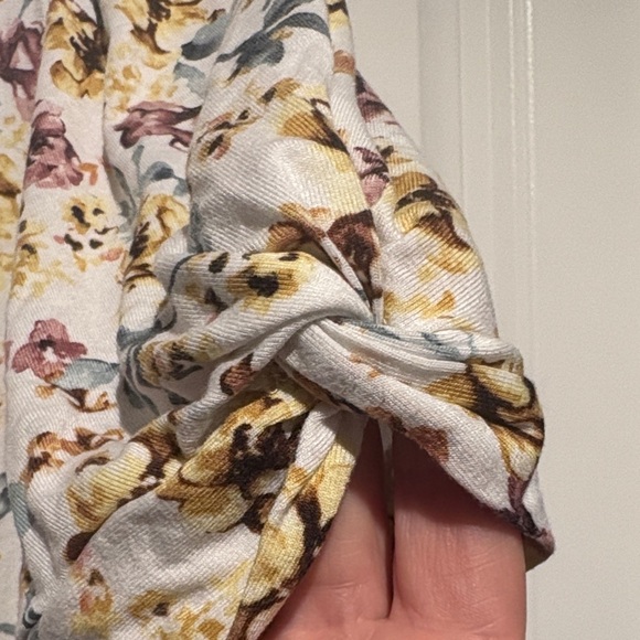 Reitmans White and Yellow Floral Short Sleeve Tee - Picture 4 of 4